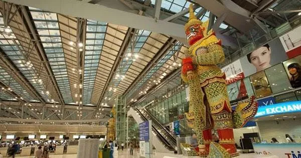 潦草!中国男子经商失败买加拿大假护照,还没上飞机就被抓,一句英语不会