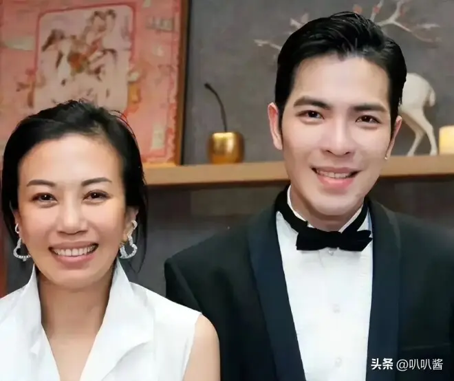 钱多有啥用？萧敬腾自曝与大14岁妻子婚后生活，给少夫老妻提了醒