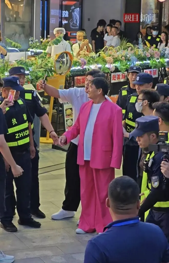 从"农民歌手"到"百变老顽童",58岁朱之文迎来事业第二春
