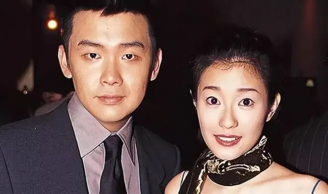 她宁愿单身也不接受谢霆锋,转身嫁豪门生4娃,如今46岁