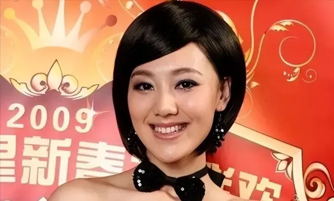 私生活混乱?遭央视"开除"?被传与小尼结婚的她如今咋样了?