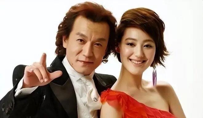私生活混乱?遭央视"开除"?被传与小尼结婚的她如今咋样了?