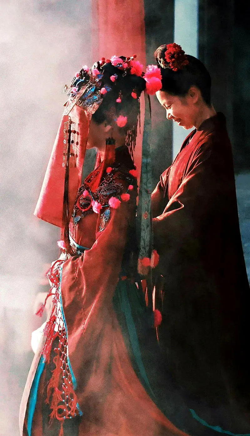 暗红嫁衣＋诡异眼妆…虞书欣新剧变“鬼新娘” 新郎竟不是侯明昊