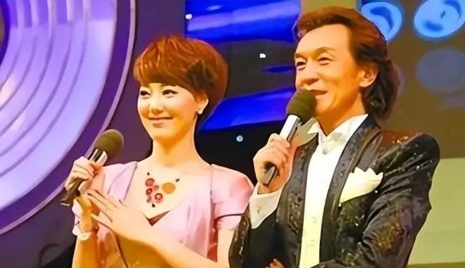 私生活混乱?遭央视"开除"?被传与小尼结婚的她如今咋样了?