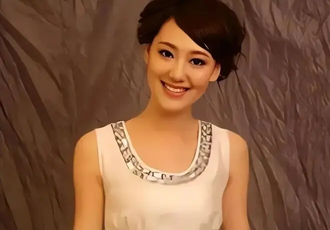 私生活混乱?遭央视"开除"?被传与小尼结婚的她如今咋样了?