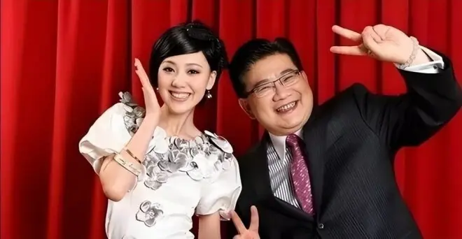 私生活混乱?遭央视"开除"?被传与小尼结婚的她如今咋样了?