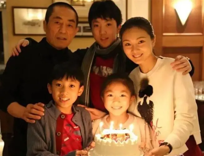 长得太美被导演占为己有,25岁生3个,现在个个都给她争光