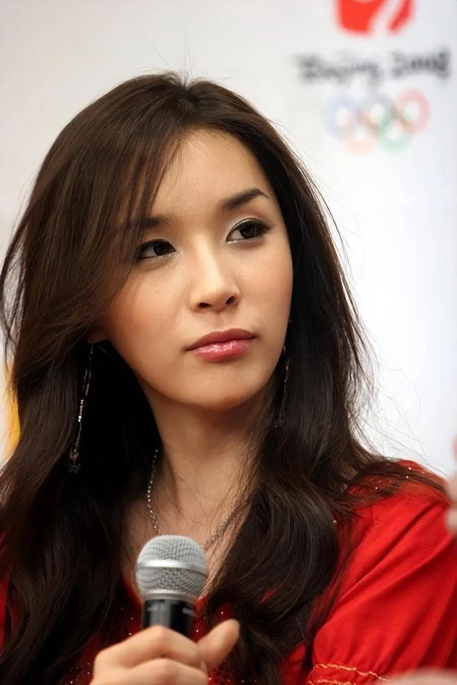 “变性人”河莉秀：丈夫跑了，身体垮了，51岁骨骼比80岁老人还差