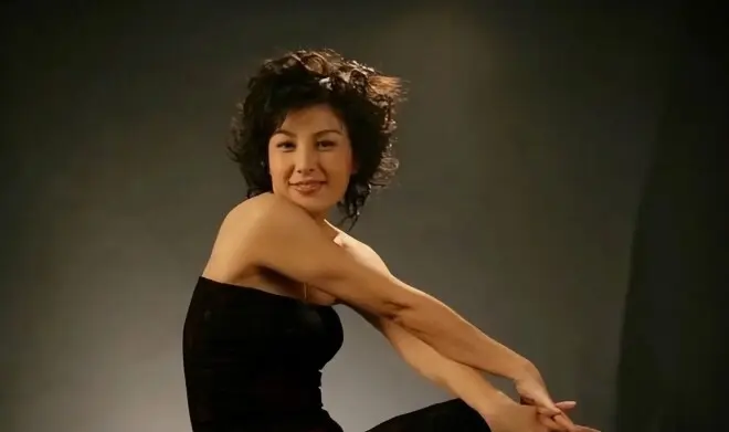 知名演员被前夫骗到破产，52岁沦落到演短剧，直言要去卖韭菜盒子