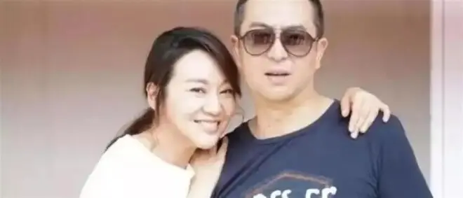 宁愿净身出户,也要与闫妮离婚,邹伟现在怎么样了?