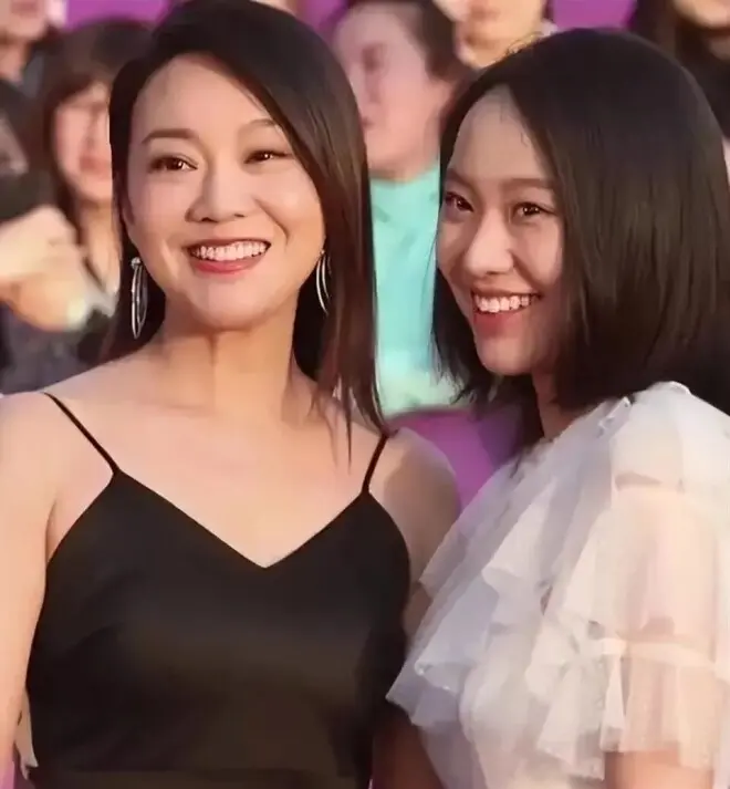 宁愿净身出户,也要与闫妮离婚,邹伟现在怎么样了?