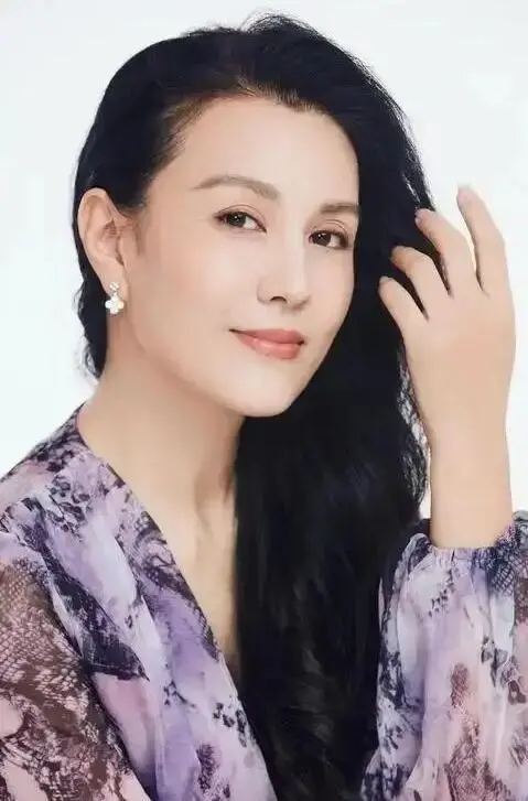 知名演员被前夫骗到破产，52岁沦落到演短剧，直言要去卖韭菜盒子