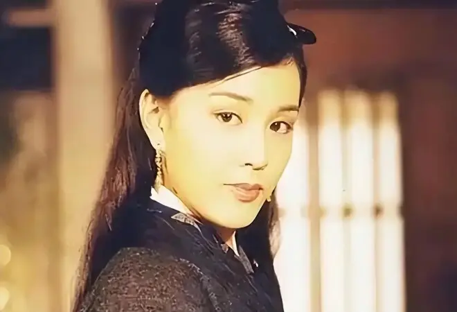 知名演员被前夫骗到破产，52岁沦落到演短剧，直言要去卖韭菜盒子