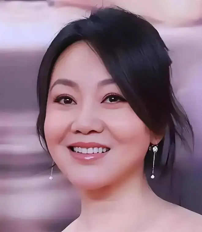 宁愿净身出户,也要与闫妮离婚,邹伟现在怎么样了?