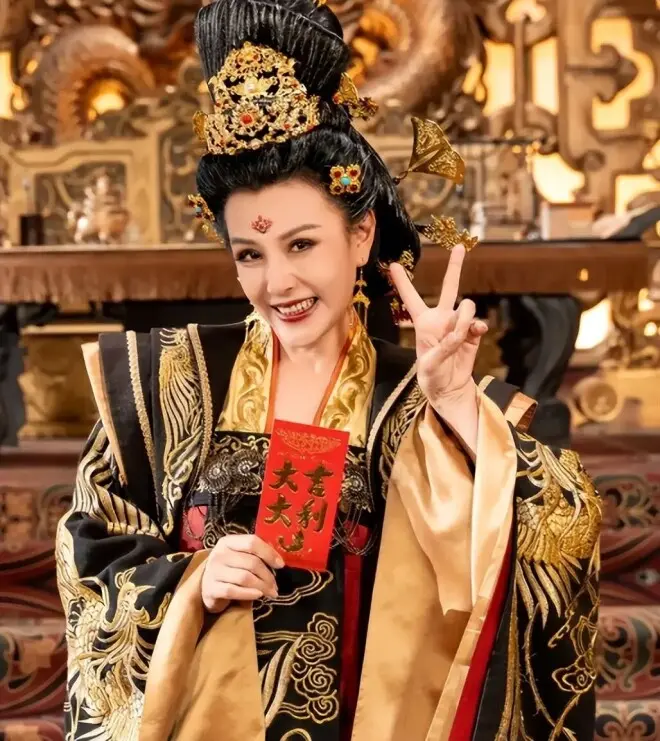 知名演员被前夫骗到破产，52岁沦落到演短剧，直言要去卖韭菜盒子