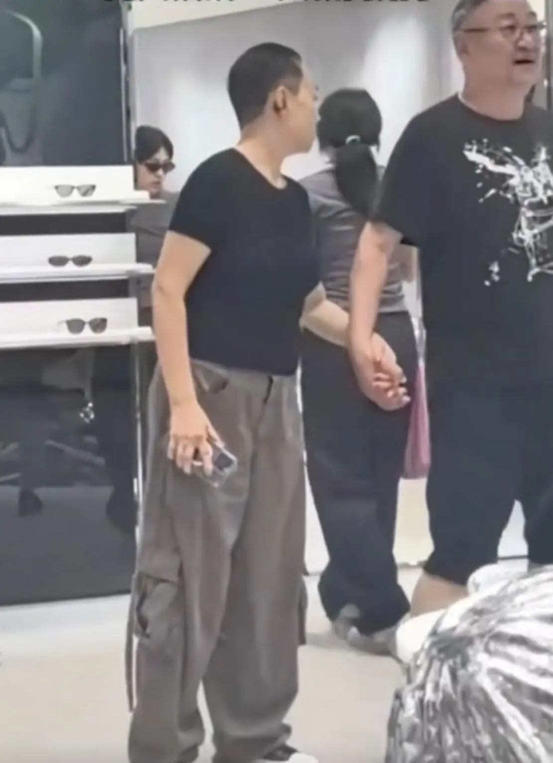 65岁宋丹丹被曝做财产公证，有12个小目标的她，每月给儿子家80万