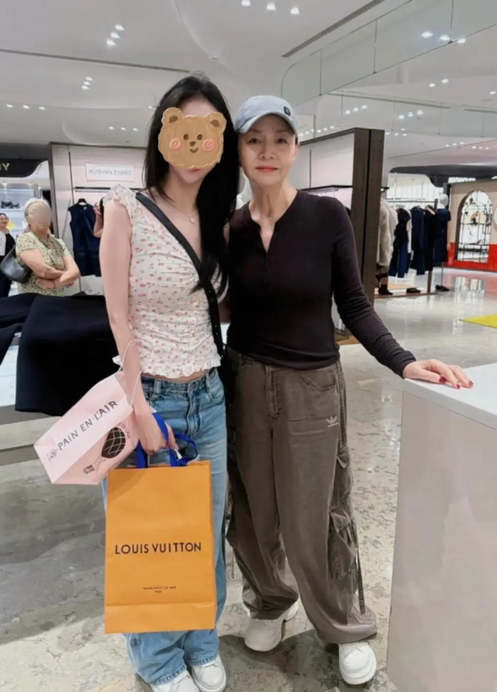 65岁宋丹丹被曝做财产公证，有12个小目标的她，每月给儿子家80万