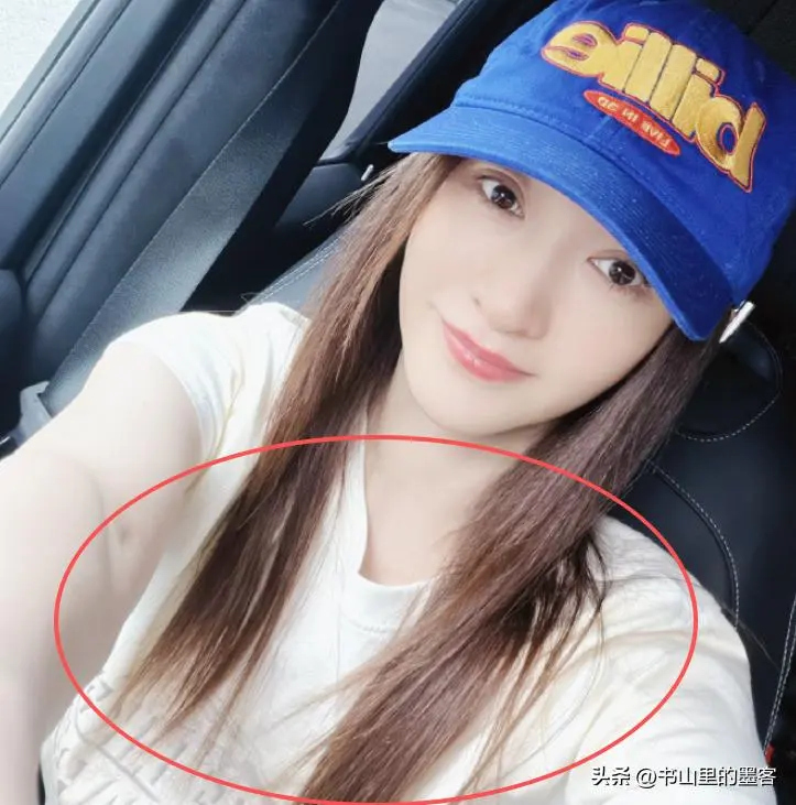 李小冉单身生活好滋润！七夕喜提 300 万豪车，刚搬进北京大平层