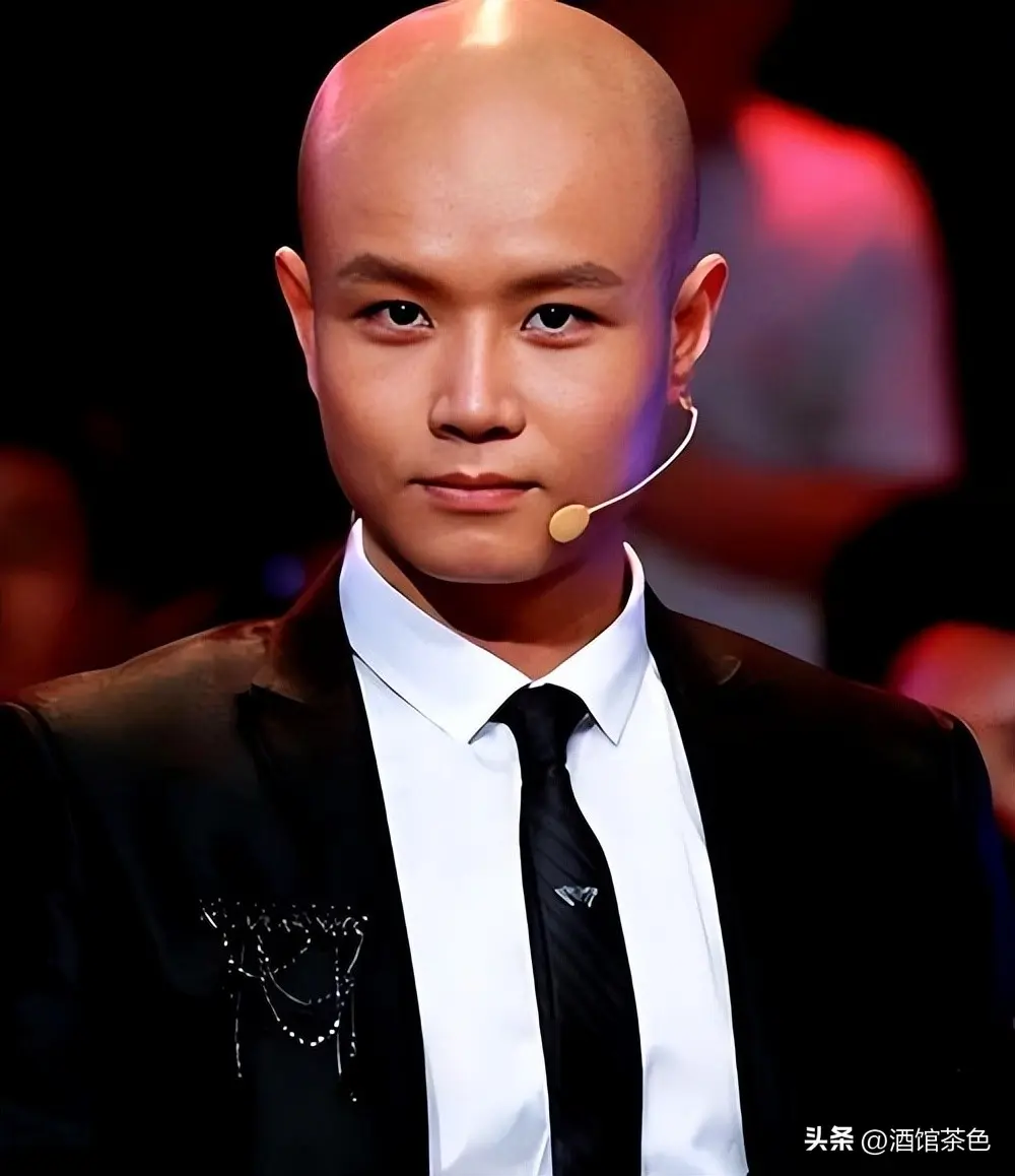 乐嘉近况曝光！51岁身材壮硕，隐居在云南小镇，和女儿相依为命