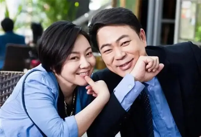 宁愿净身出户,也要与闫妮离婚,邹伟现在怎么样了?