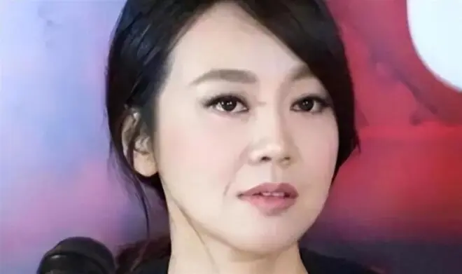宁愿净身出户,也要与闫妮离婚,邹伟现在怎么样了?