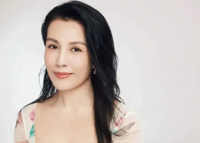 知名演员被前夫骗到破产，52岁沦落到演短剧，直言要去卖韭菜盒子