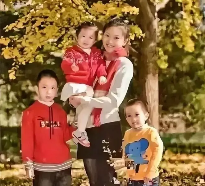长得太美被导演占为己有,25岁生3个,现在个个都给她争光