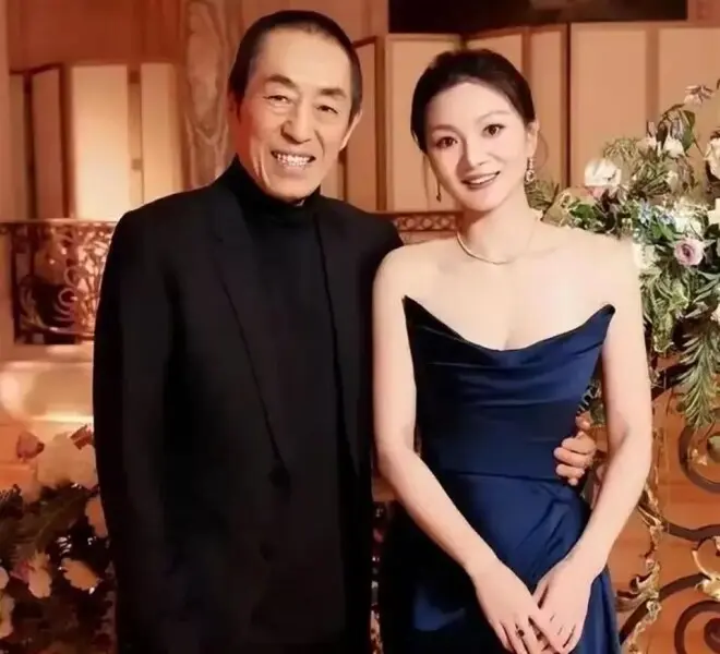 长得太美被导演占为己有,25岁生3个,现在个个都给她争光