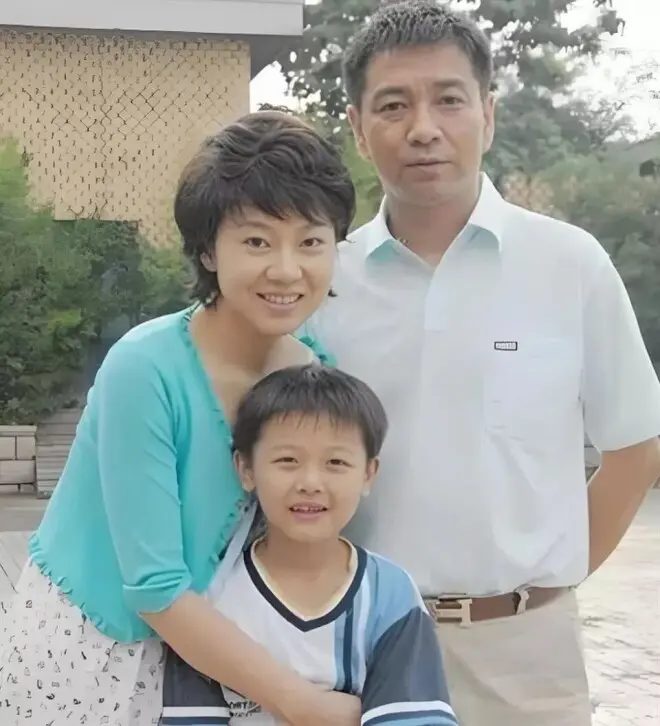 宁愿净身出户,也要与闫妮离婚,邹伟现在怎么样了?