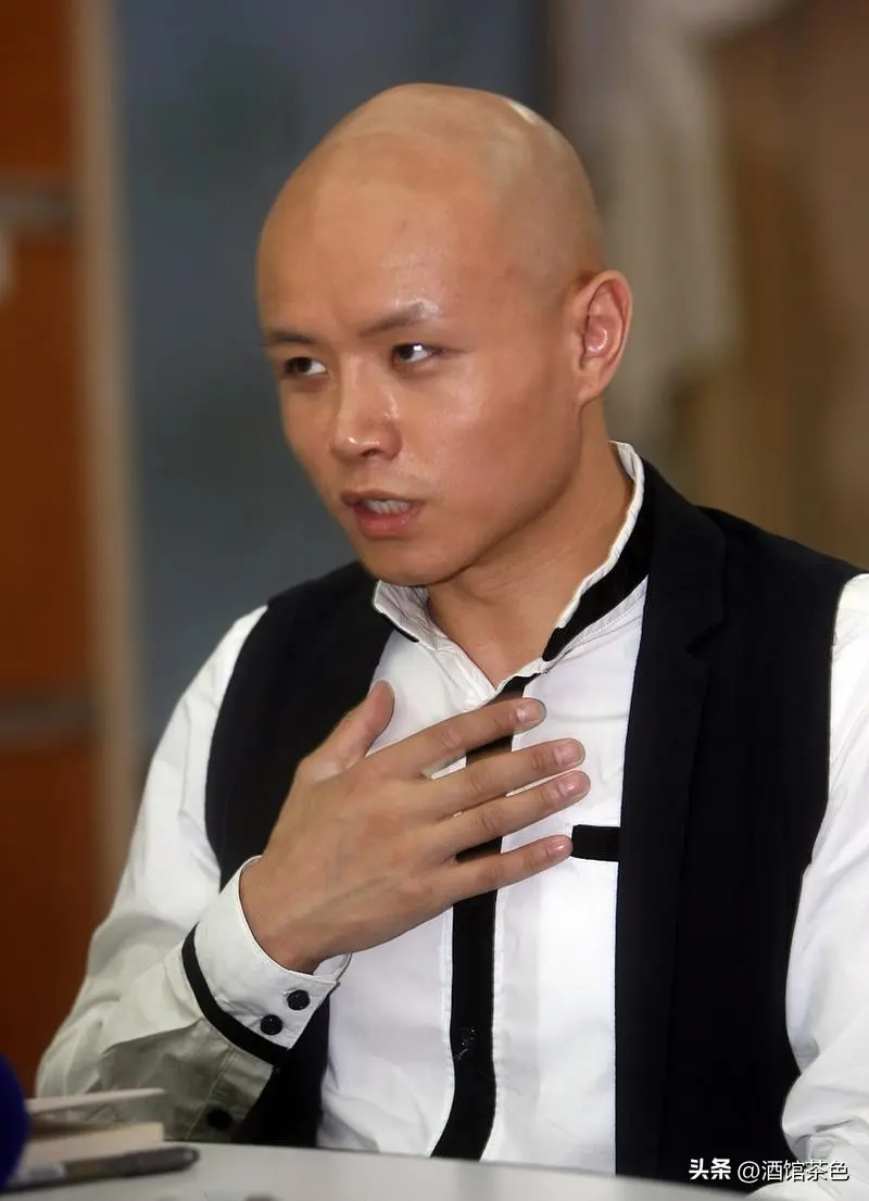 乐嘉近况曝光！51岁身材壮硕，隐居在云南小镇，和女儿相依为命