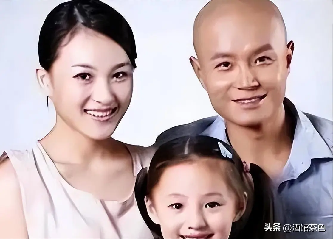 乐嘉近况曝光！51岁身材壮硕，隐居在云南小镇，和女儿相依为命