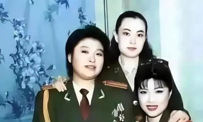 韩红曾自曝大学时是校花,看到她18岁的照片,我被惊艳了