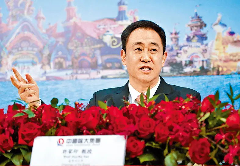 恒大许家印︱穷小子2万元起家变中国首富  儿时食发霉馒头试过掏粪生活