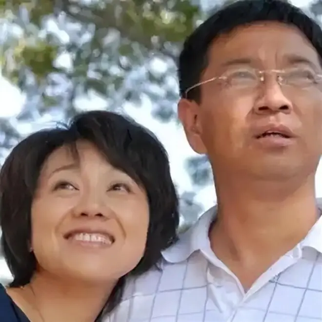宁愿净身出户,也要与闫妮离婚,邹伟现在怎么样了?