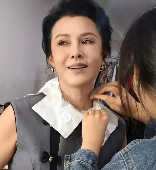 知名演员被前夫骗到破产，52岁沦落到演短剧，直言要去卖韭菜盒子