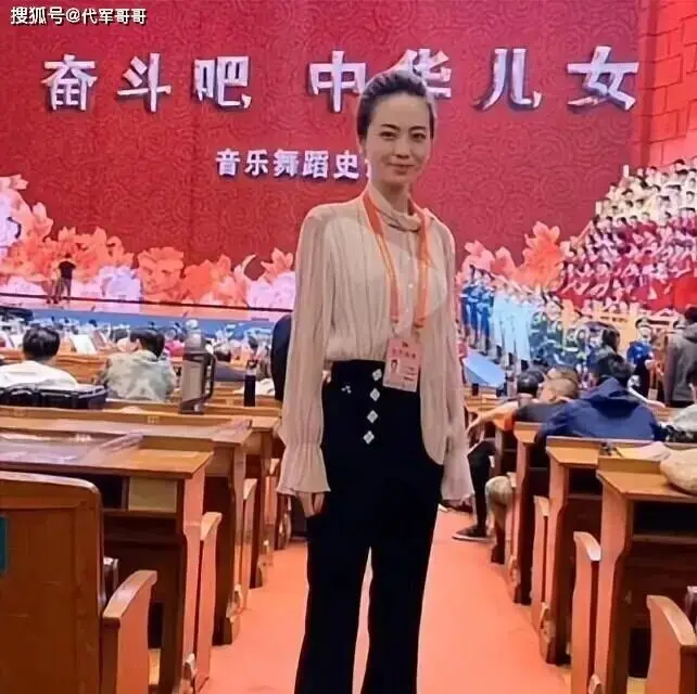 前恒大歌舞团长白珊珊近况曝光！定居澳门教舞蹈