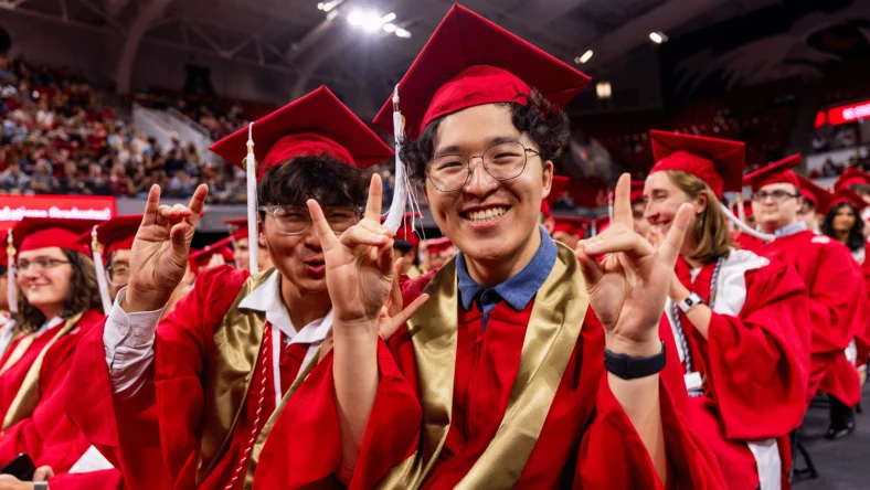 中国学生留美困局:签证审查趋严、身份管理收紧