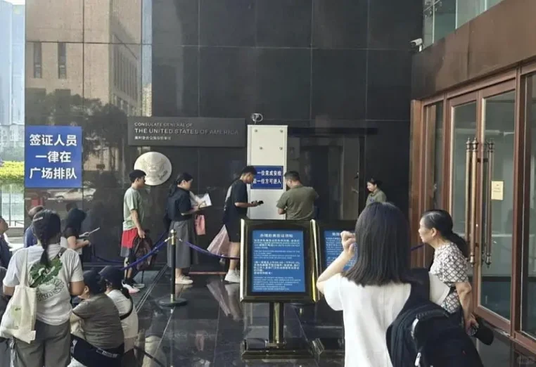 中国学生留美困局:签证审查趋严、身份管理收紧