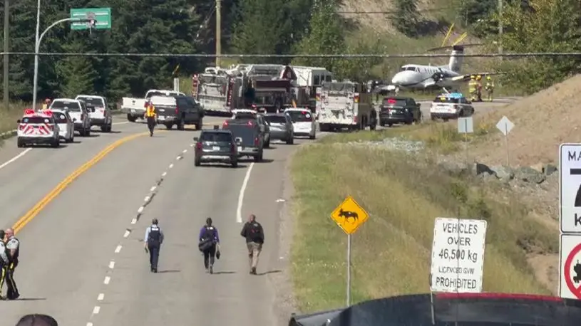 【更新】卑诗飞机公路作跑道紧急著陆   撞2车1人死
