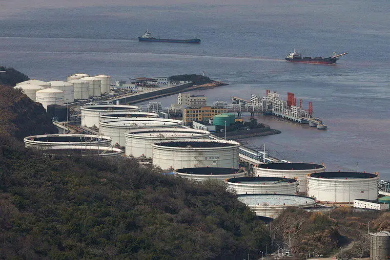 中国原油进口近腰斩仍未缺油 最大关键在充沛库存