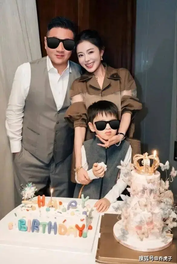 春晚一跳封神，被400亿东莞首富娶回家，如今已经是7岁孩子的妈妈