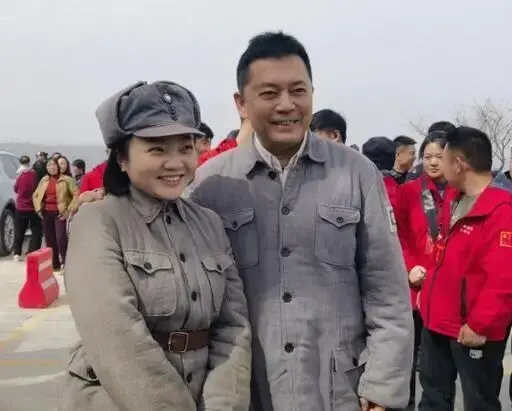 林妙可被偷走的18年，如今26岁的她在圈内几乎透明，现状让人唏嘘