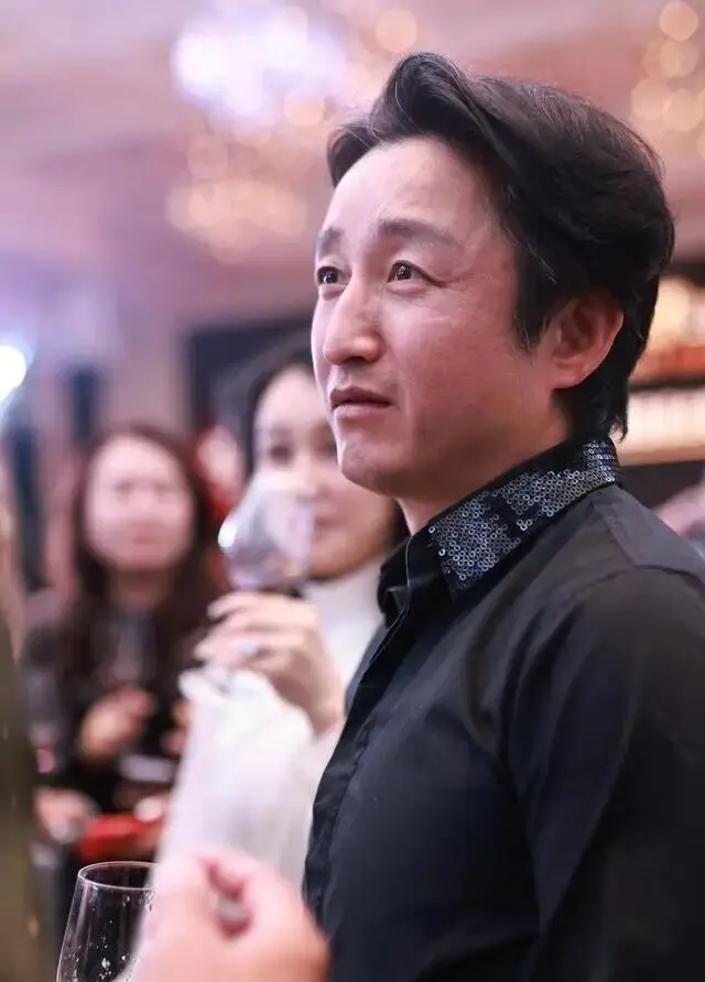 邹市明夫妇耍了所有人,2亿亏损 ,网友：都是演的