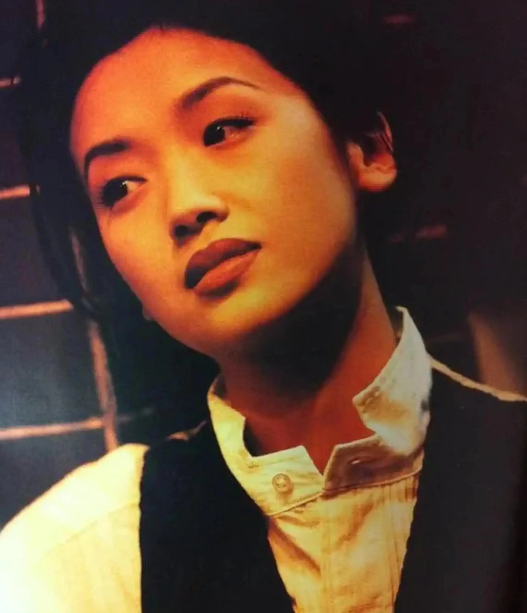 58岁吴倩莲生活近况曝光，重新低调现身上海，儿子今年已经16岁
