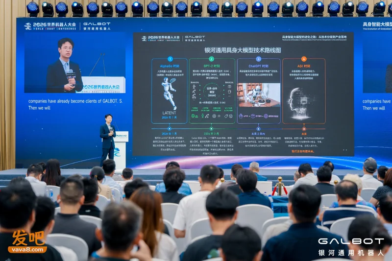 全球首场人机网球赛开战!机器人极限救球,让郑洁看呆了
