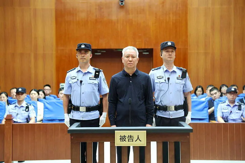 前员工、微博大V谈许家印：远看厉害 近看抽象 很爱演