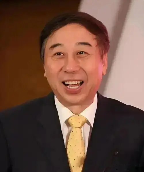 冯巩全家住北京老破小 满脸褶子 儿子开公司