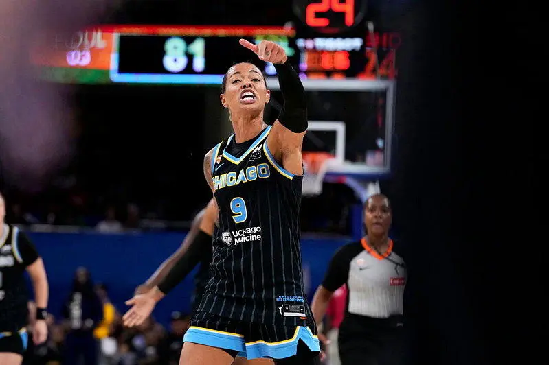 前NBA球星坎特到场看WNBA比赛 想进女厕 最后与球员口角被赶出场