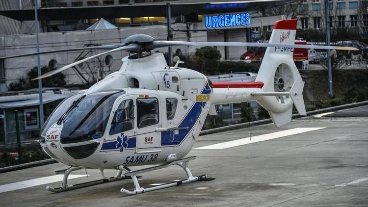 法国马场惨案:三马同时发狂,12岁女孩坠亡