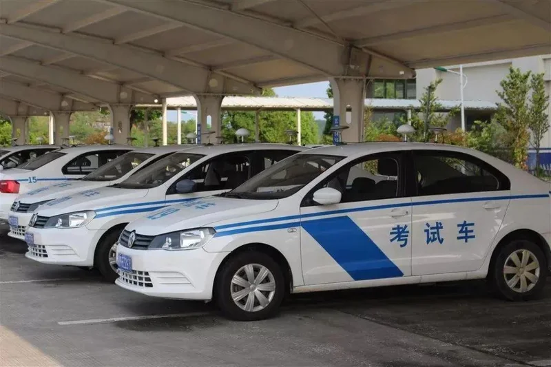 垄断20年的暴利生意 被00后送进ICU